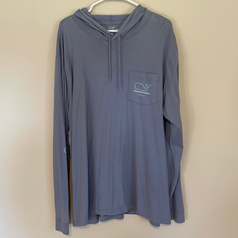 Men’s Vineyard Vines Hoodie Tee. Size XXL.